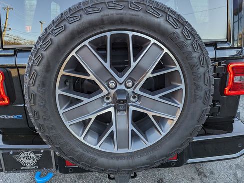 Used 2024 Jeep Wrangler High Altitude AWD/4WD image 43