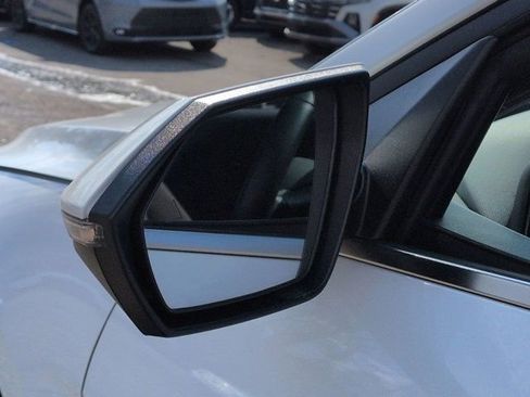 Used 2022 Hyundai Elantra SEL w/ Convenience + Premium Package image 11