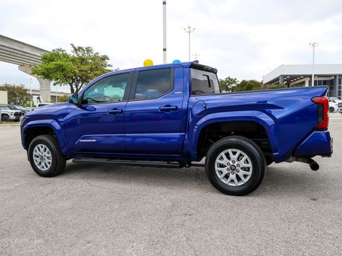 Certified 2025 Toyota Tacoma SR5 w/ SR5 Upgrade Package AWD/4WD image 10