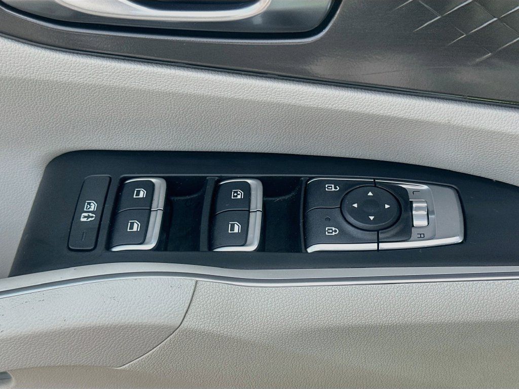Certified 2022 Kia Sorento S FWD image 18