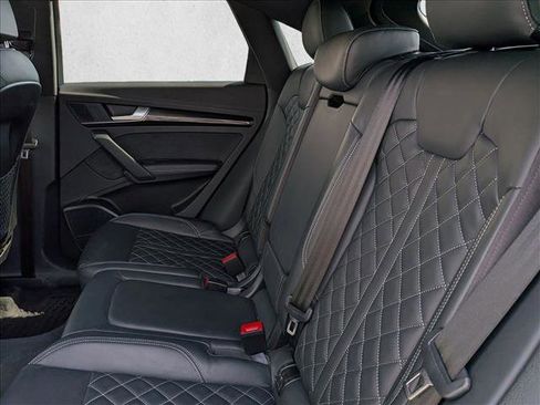 Used 2022 Audi SQ5 Premium Plus w/ Premium Plus Package image 18
