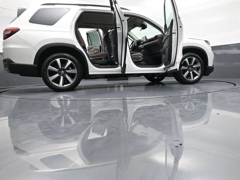 Certified 2025 Honda Pilot Elite image 51