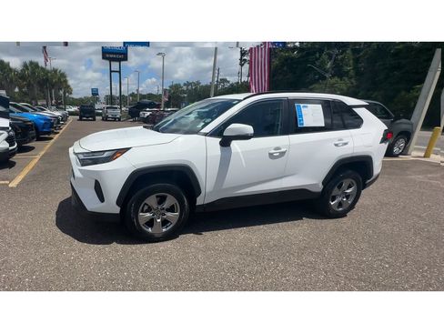 Used 2024 Toyota RAV4 XLE FWD image 6