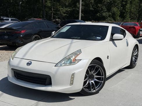 Used 2014 Nissan 370Z Coupe w/ Sport Package RWD image 3