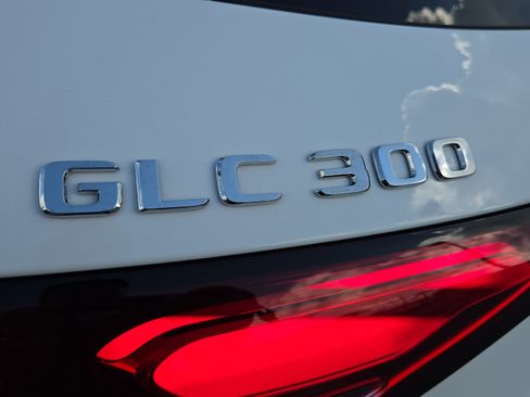 Used 2025 Mercedes-Benz GLC 300 image 37