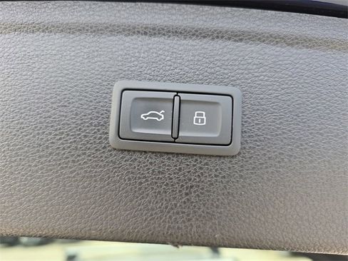 Used 2021 Audi Q5 2.0T Premium w/ Convenience Package image 16