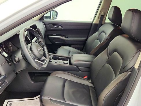 Used 2025 Nissan Pathfinder SL AWD/4WD image 19
