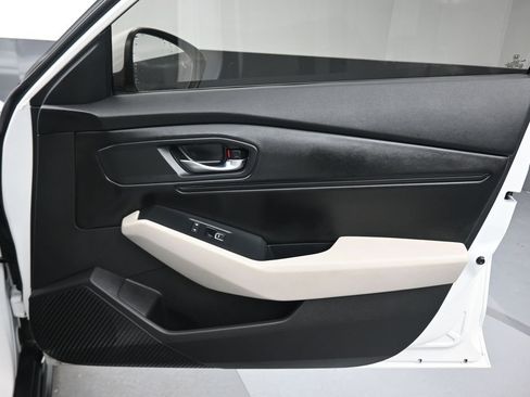 Used 2023 Honda Accord EX image 39