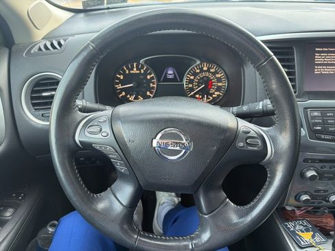 Used 2017 Nissan Pathfinder SL image 7