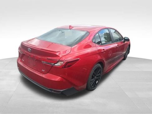 Used 2025 Toyota Camry SE image 5