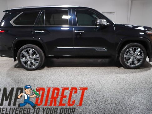 Used 2024 Toyota Sequoia Capstone image 6