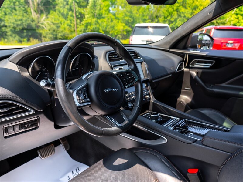 Used 2019 Jaguar F-PACE Prestige AWD/4WD image 18