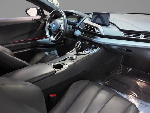Used 2019 BMW i8 Coupe image 17