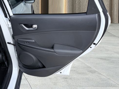Used 2022 Hyundai Kona Limited FWD image 39