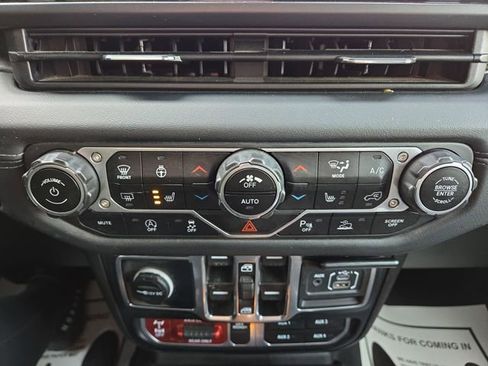 Used 2024 Jeep Gladiator Mojave w/ Technology Group image 27