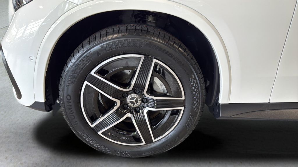 Used 2024 Mercedes-Benz GLC 300 4MATIC image 17