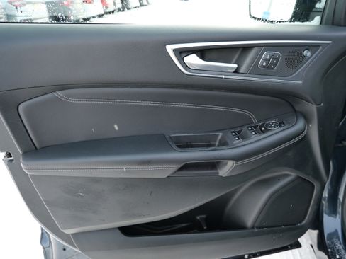 Used 2022 Ford Edge Titanium image 23