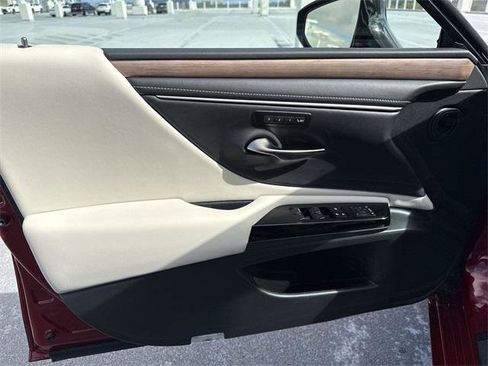 Certified 2024 Lexus ES 350 w/ Luxury Package image 13