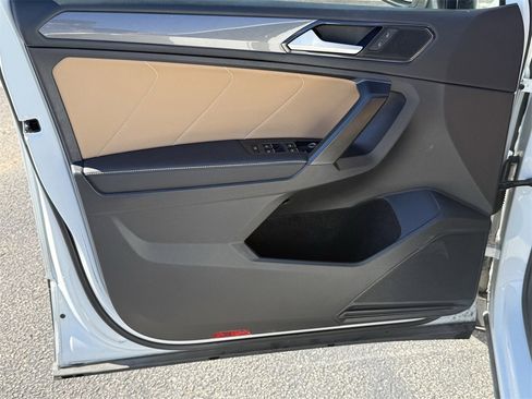 Used 2022 Volkswagen Tiguan SE image 10