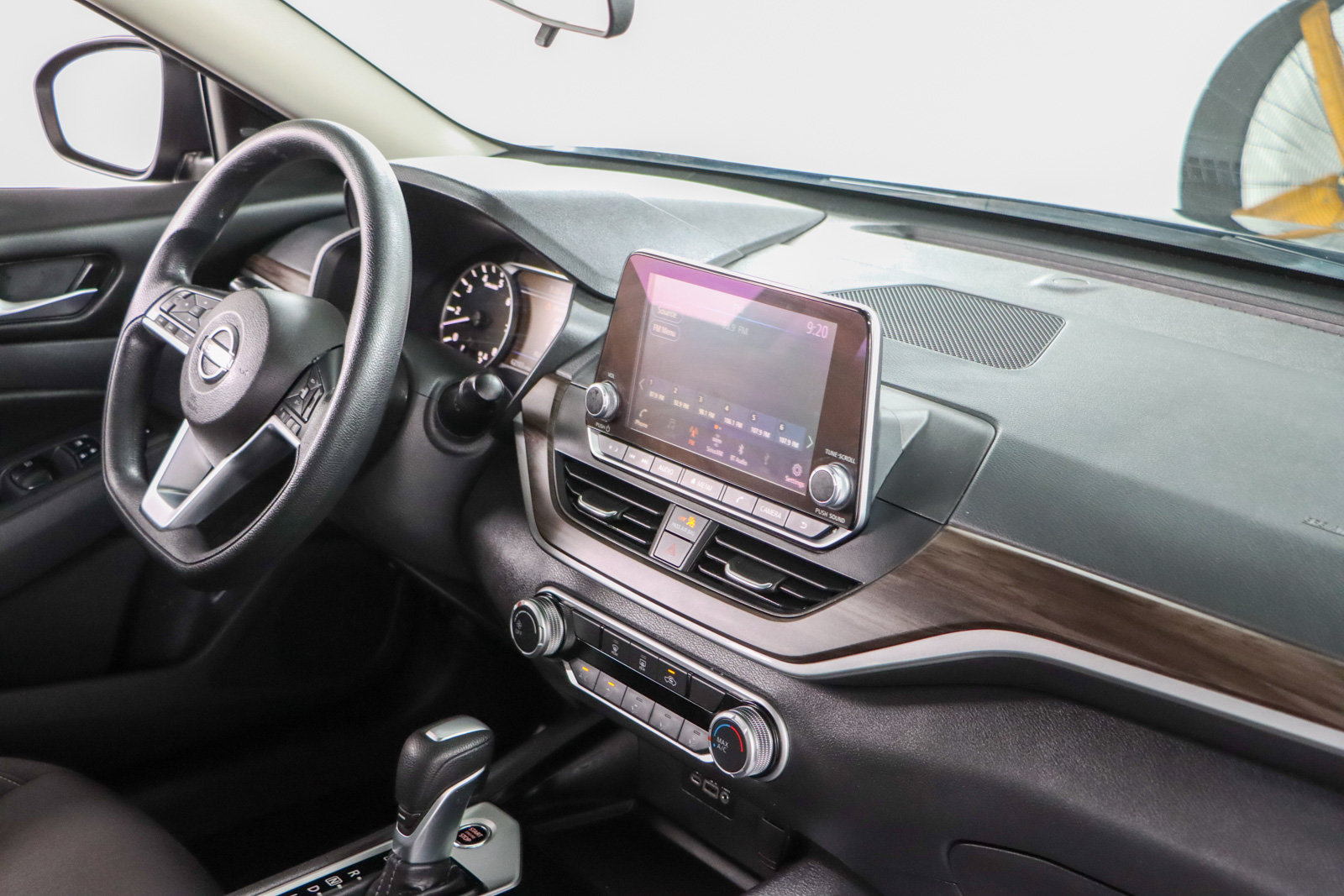 Used 2024 Nissan Altima 2.5 SV FWD image 25