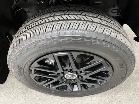 Used 2024 Toyota Tundra Limited AWD/4WD image 18