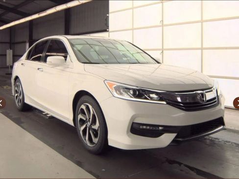 Used 2017 Honda Accord EX-L image 3