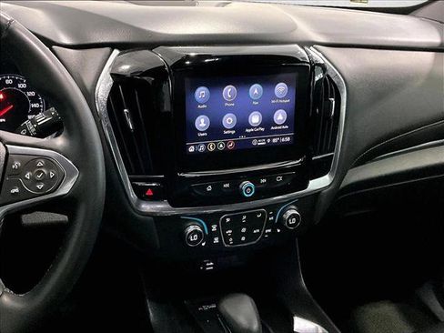 Used 2023 Chevrolet Traverse RS FWD image 8