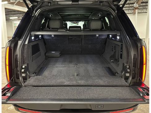 Used 2023 Land Rover Range Rover SV AWD/4WD image 15