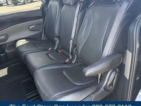 Used 2025 Kia Carnival FWD image 11