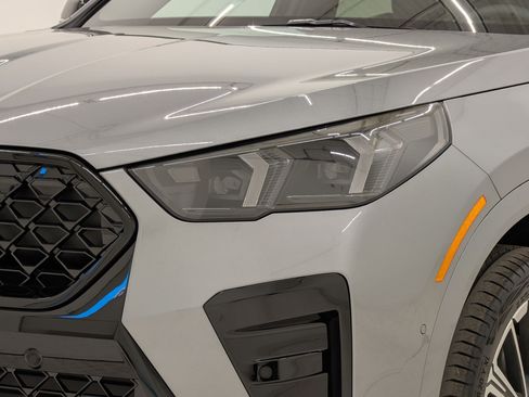 New 2026 BMW X2 xDrive28i w/ M Sport Package AWD/4WD image 11