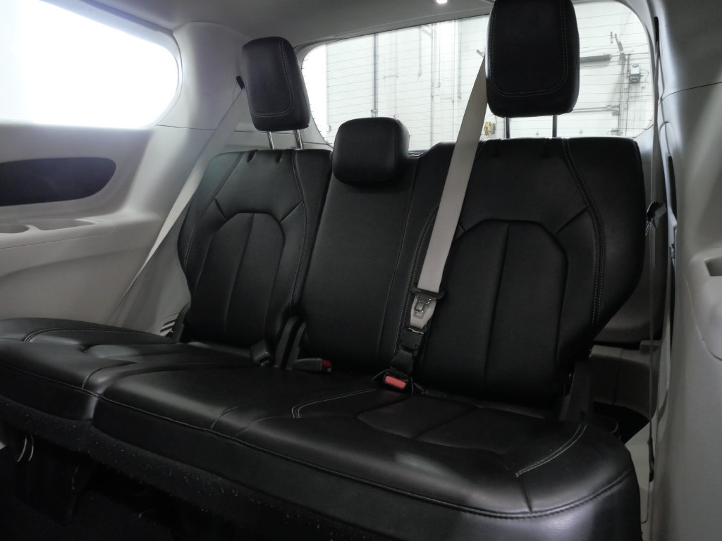 Used 2024 Chrysler Pacifica Touring-L FWD image 23