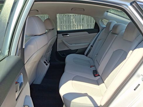 Used 2019 Hyundai Sonata SEL w/ Winter Weather Package FWD image 11