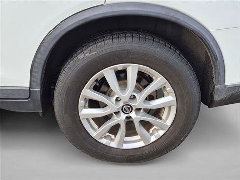 Used 2017 Nissan Rogue SV FWD image 8