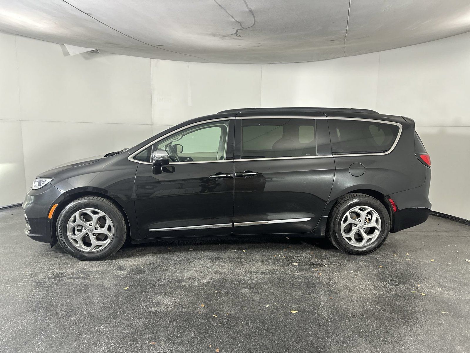 Used 2022 Chrysler Pacifica Limited FWD image 5