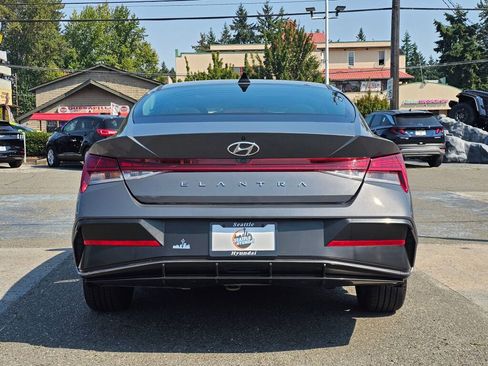 Used 2024 Hyundai Elantra SEL w/ Convenience Package image 6