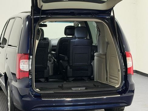 Used 2015 Chrysler Town & Country Touring w/ Driver Convenience Group FWD image 13