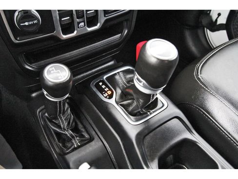 Used 2022 Jeep Gladiator Overland w/ Popular Equipment Package image 23