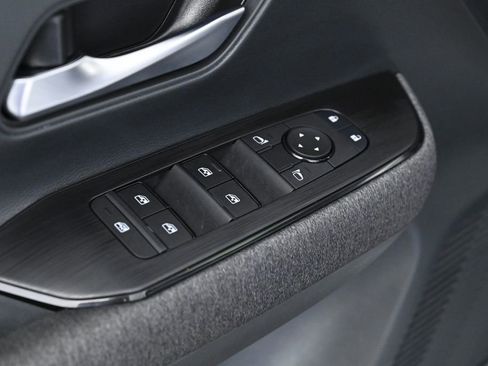 Used 2025 Nissan Kicks SV w/ SV Premium Package image 21