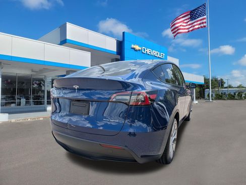 Used 2024 Tesla Model Y Long Range AWD/4WD image 3