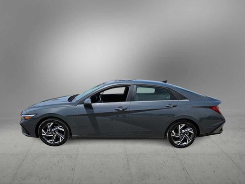Certified 2025 Hyundai Elantra Limited FWD image 5