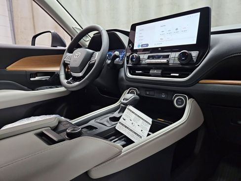 New 2026 Toyota Grand Highlander AWD image 30