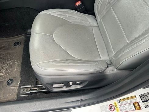 Used 2019 Toyota Avalon Limited image 29