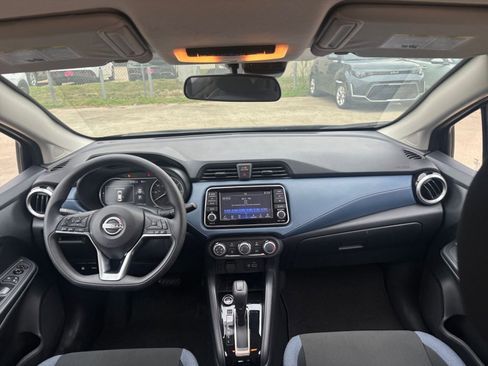 Used 2025 Nissan Versa SV FWD image 31