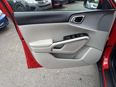Used 2023 Kia Soul LX w/ Option Group 015 FWD image 13