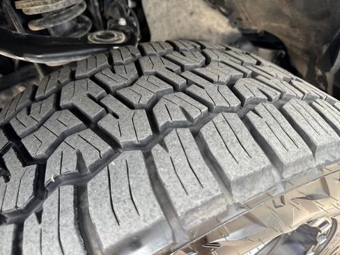 Used 2018 Toyota 4Runner TRD Off-Road AWD/4WD image 27