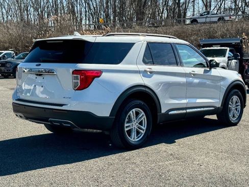 Used 2023 Ford Explorer XLT w/ Equipment Group 202A image 3