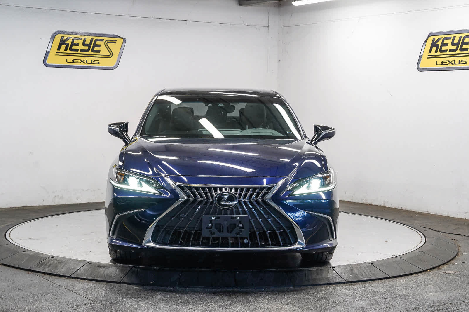 Used 2024 Lexus ES 350 w/ Premium Package FWD image 6