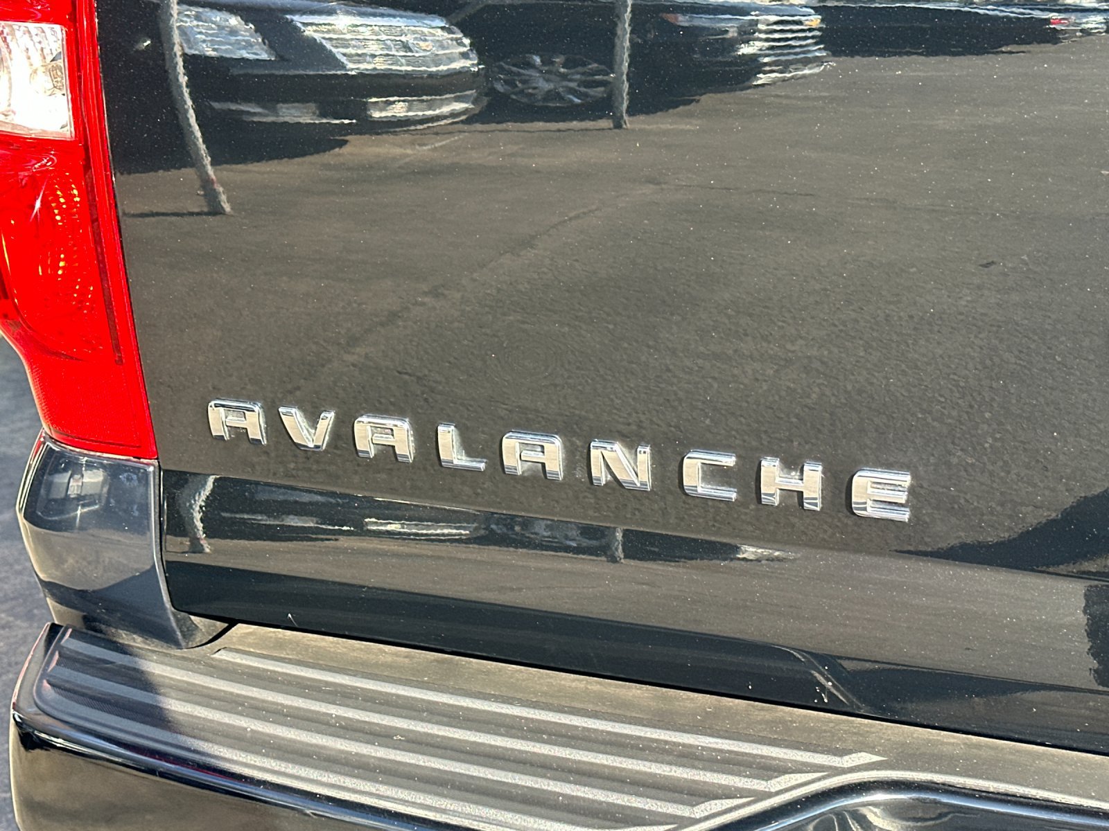 Used 2013 Chevrolet Avalanche LTZ AWD/4WD image 25