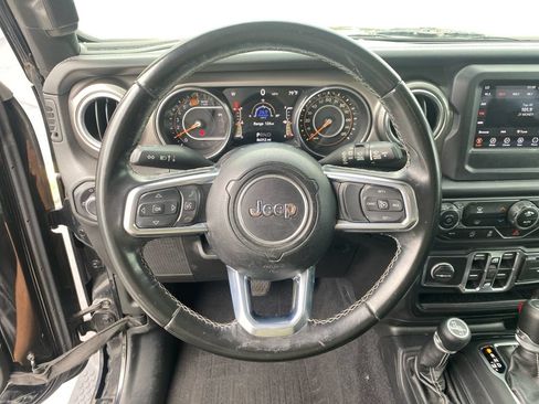 Used 2020 Jeep Wrangler Unlimited Sahara AWD/4WD image 12