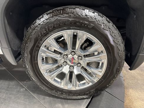 Used 2023 GMC Sierra 1500 Denali w/ Technology Package AWD/4WD image 12